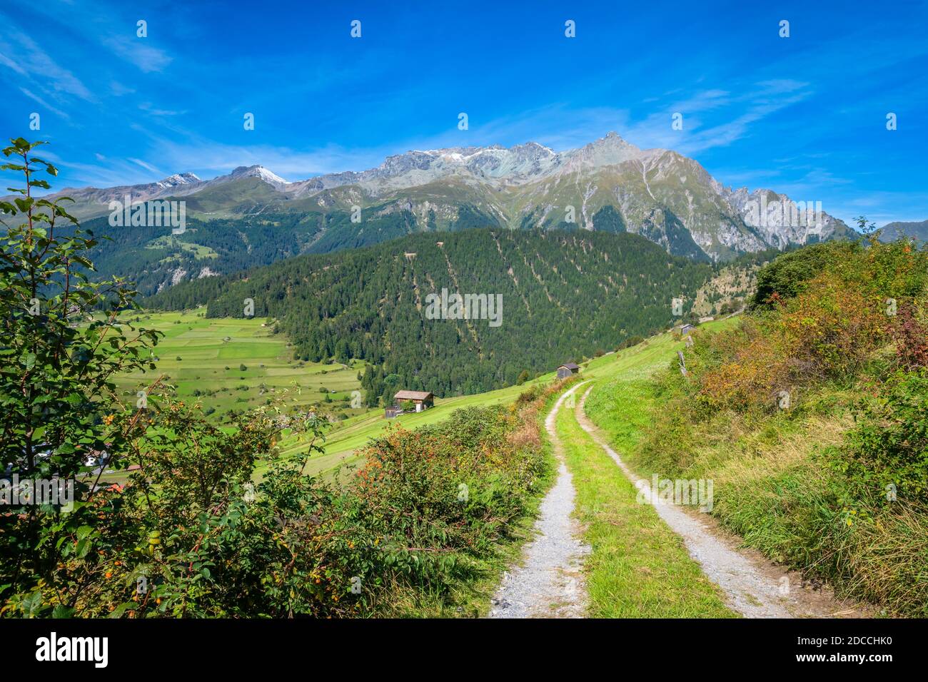 Dans les montagnes près du village autrichien Nauders, vous trouverez de nombreux sentiers de randonnée. Il est situé dans l'État du Tyrol, près de l'Italie et de la Suisse Banque D'Images