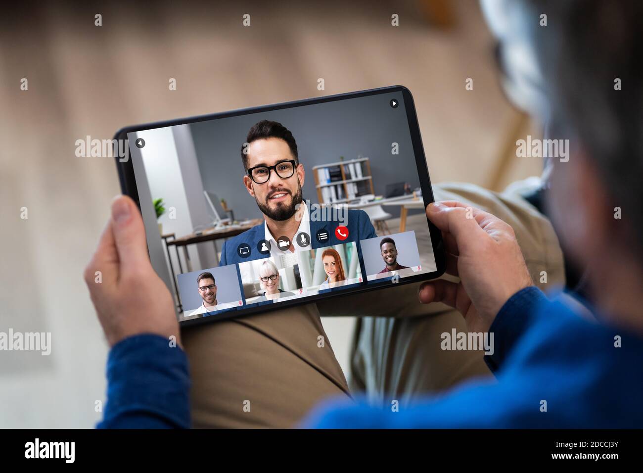 Conférence vidéo d'entreprise en ligne sur un Tablet PC Banque D'Images