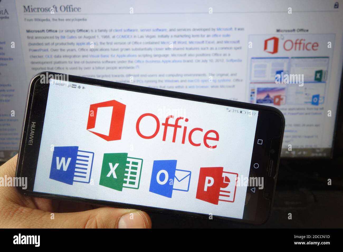 KONSKIE, POLOGNE - 18 août 2019 : logo Microsoft Office affiché sur le téléphone mobile Banque D'Images