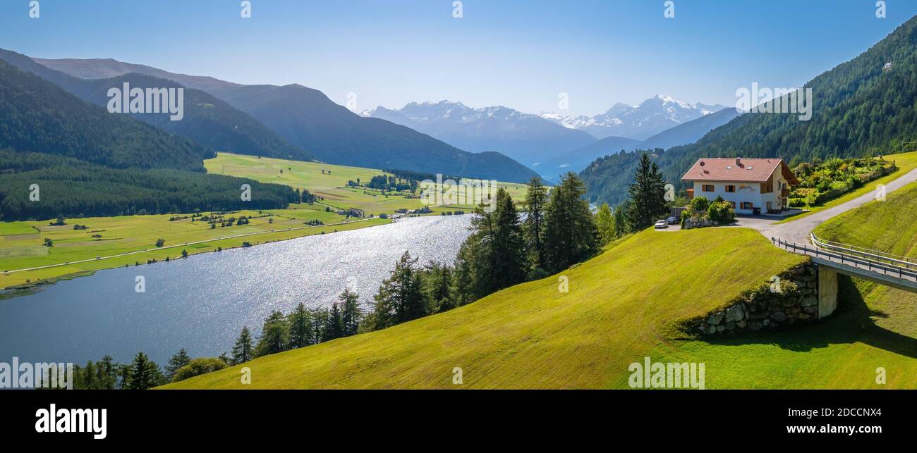 Sankt Valentin auf der Haide, Italie – 16 septembre 2019 : vue sur le lac della Muta et les montagnes Ortler à Val Venosta (Alto Adige en Italie) Banque D'Images