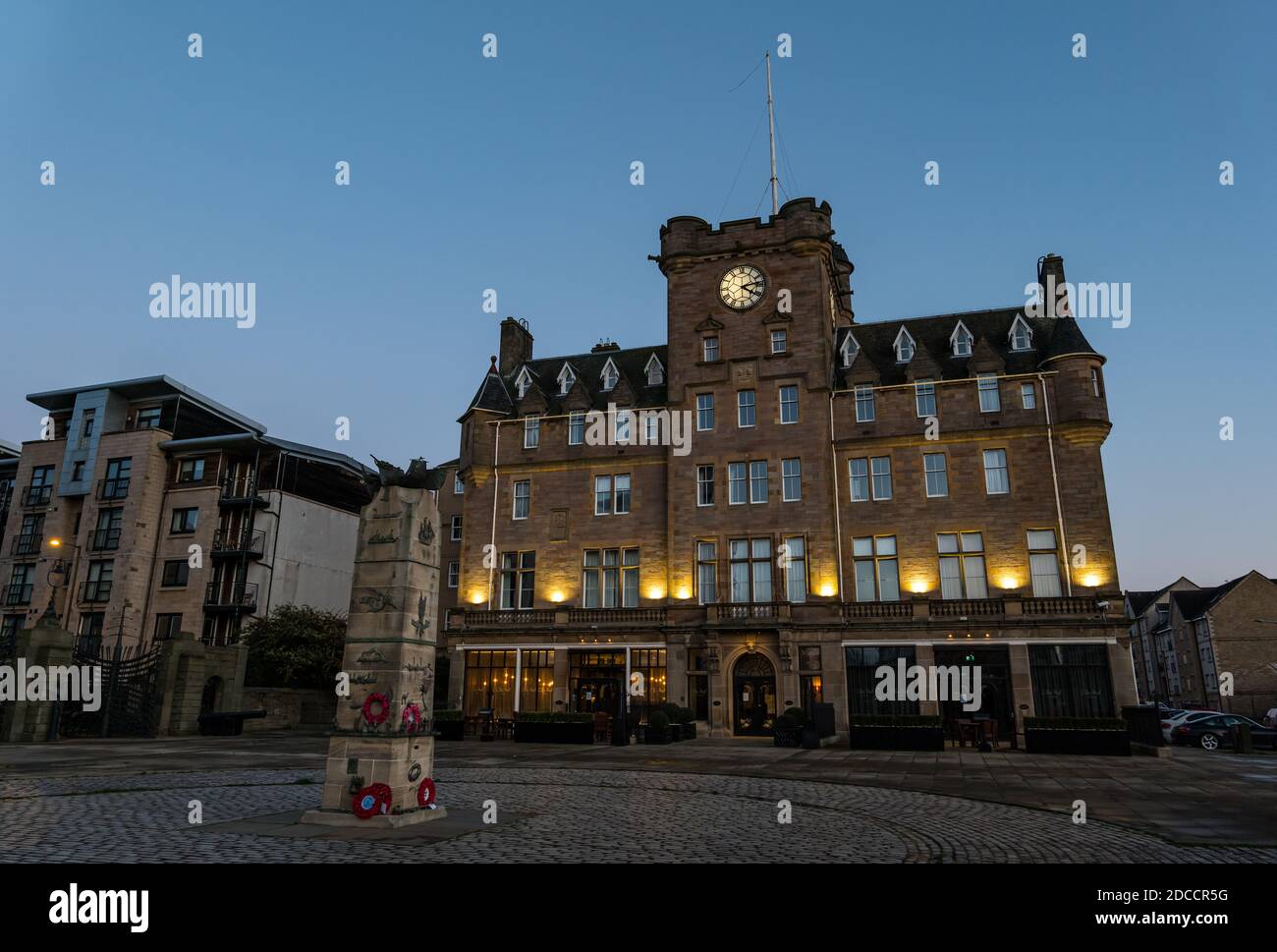 Malmaison Hotel, ancienne mission de Seamen, et Merchant Navy Memorial, The Shore, Leith, Édimbourg, Écosse, Royaume-Uni Banque D'Images