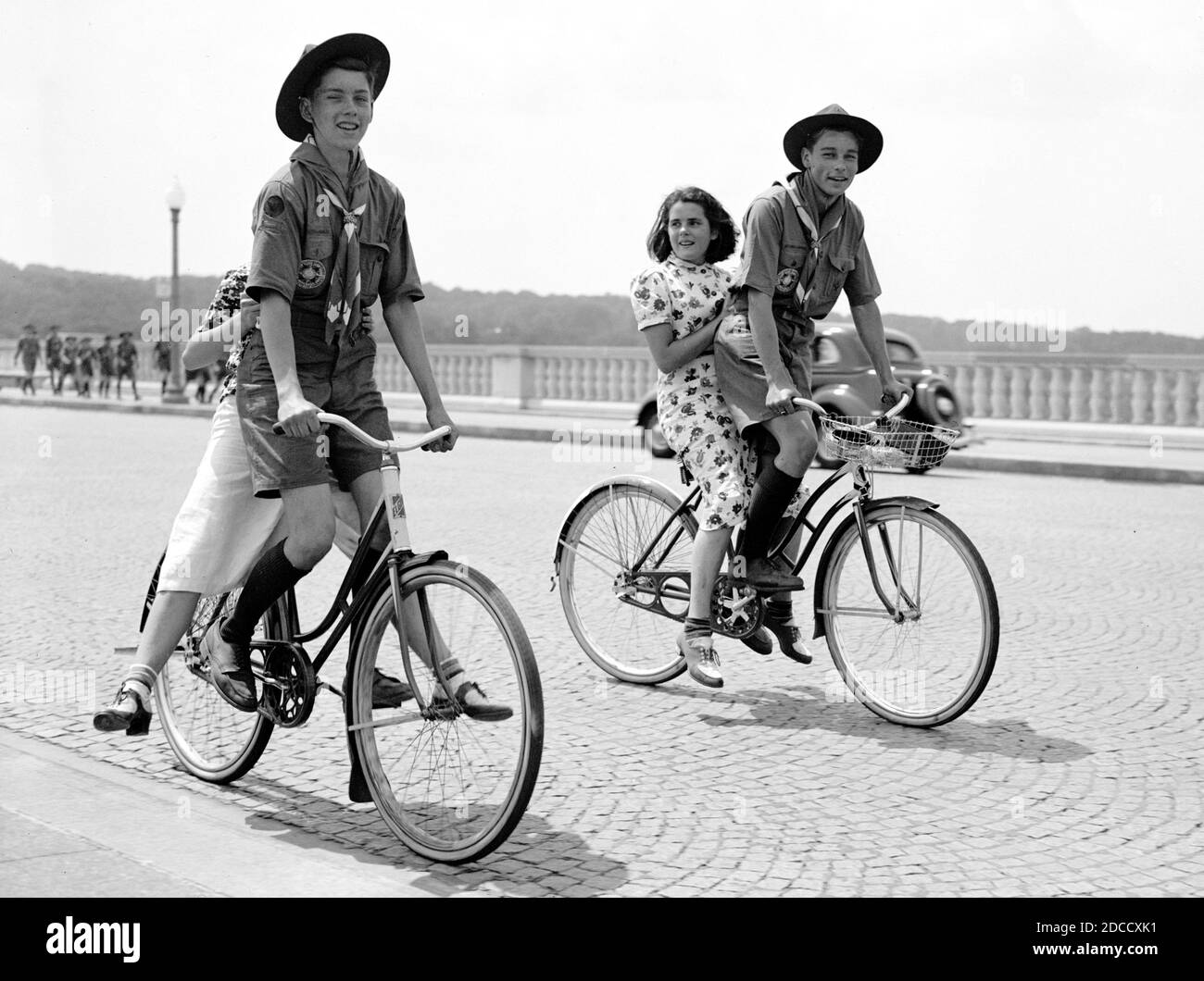 Sur les vélos construits pour un, 1937 Banque D'Images