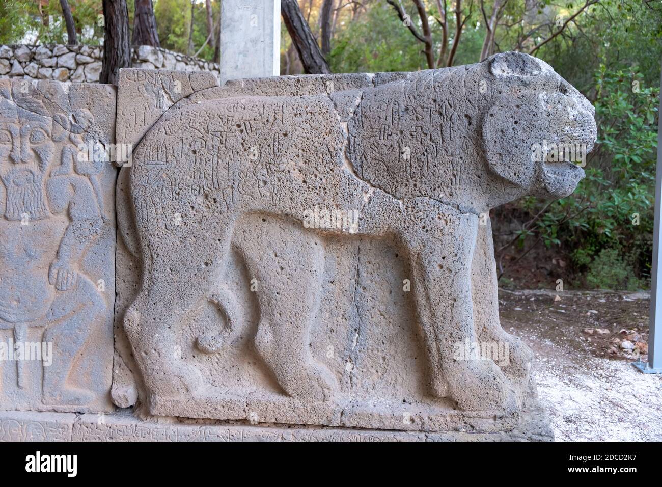 Osmaniye, Turquie, en novembre 2020 : Musée en plein air de Caratepe-Aslantas en sculpture sur lion de pierre Hittite. Banque D'Images