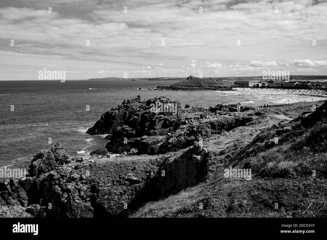 Porthmeor Beach St Ives plage drapeau bleu, et l'île, St Ives, Cornouailles Banque D'Images