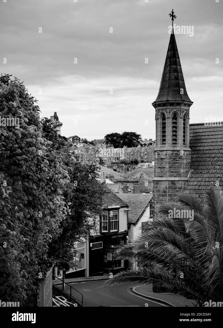 St Ives Sacré-cœur et église catholique de St-la avec Ville de St Ives en arrière-plan Banque D'Images