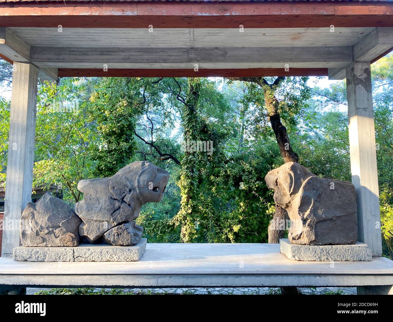 Osmaniye, Turquie novembre 2020 : Musée en plein air de Caratepe Aslantaş où sont exposés des objets historiques de l'Empire hittite Banque D'Images