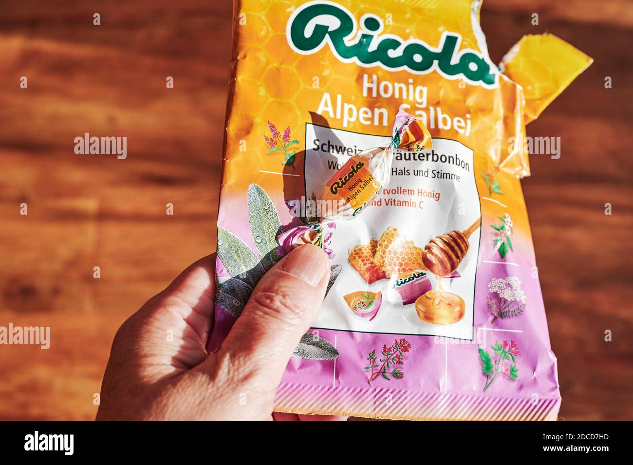 Berlin, Allemagne - 20 novembre 2020 : emballage de toux et de gouttes d'herbes. Banque D'Images