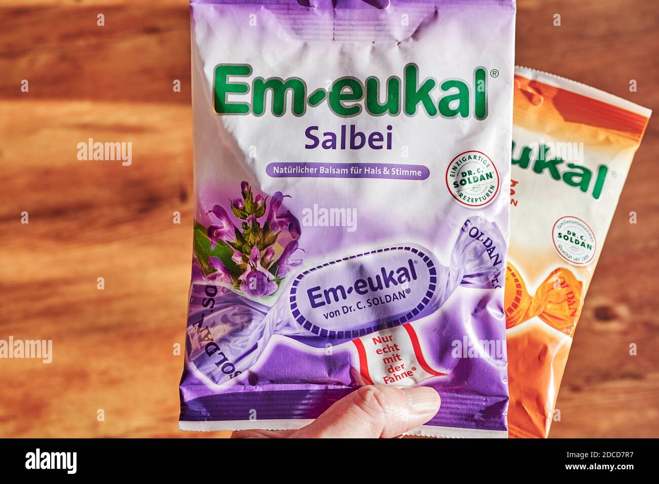 Berlin, Allemagne - 20 novembre 2020 : emballage de toux et de gouttes d'herbes. Banque D'Images