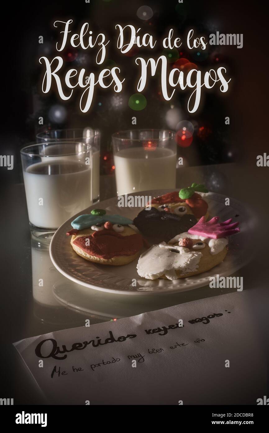 Feliz Dia De Los Reyes Magos Traduction Espagnole De Happy Wise Men Day Kid Writing Une Lettre Avec Les Mots Queridosreyes Magos Photo Stock Alamy