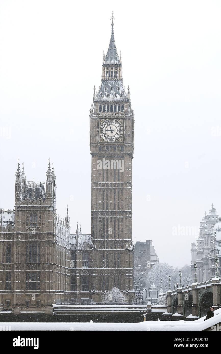 Neige sur Maisons du Parlement et Big Ben Londres Angleterre Banque D'Images