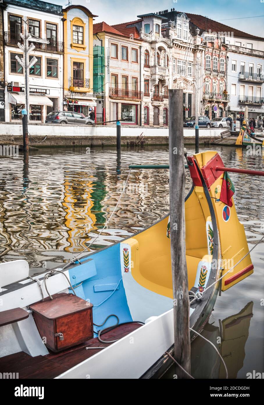 BATEAUX à SEL traditionnels et colorés, dans le village d'Aveiro, la Venise du Portugal. Banque D'Images