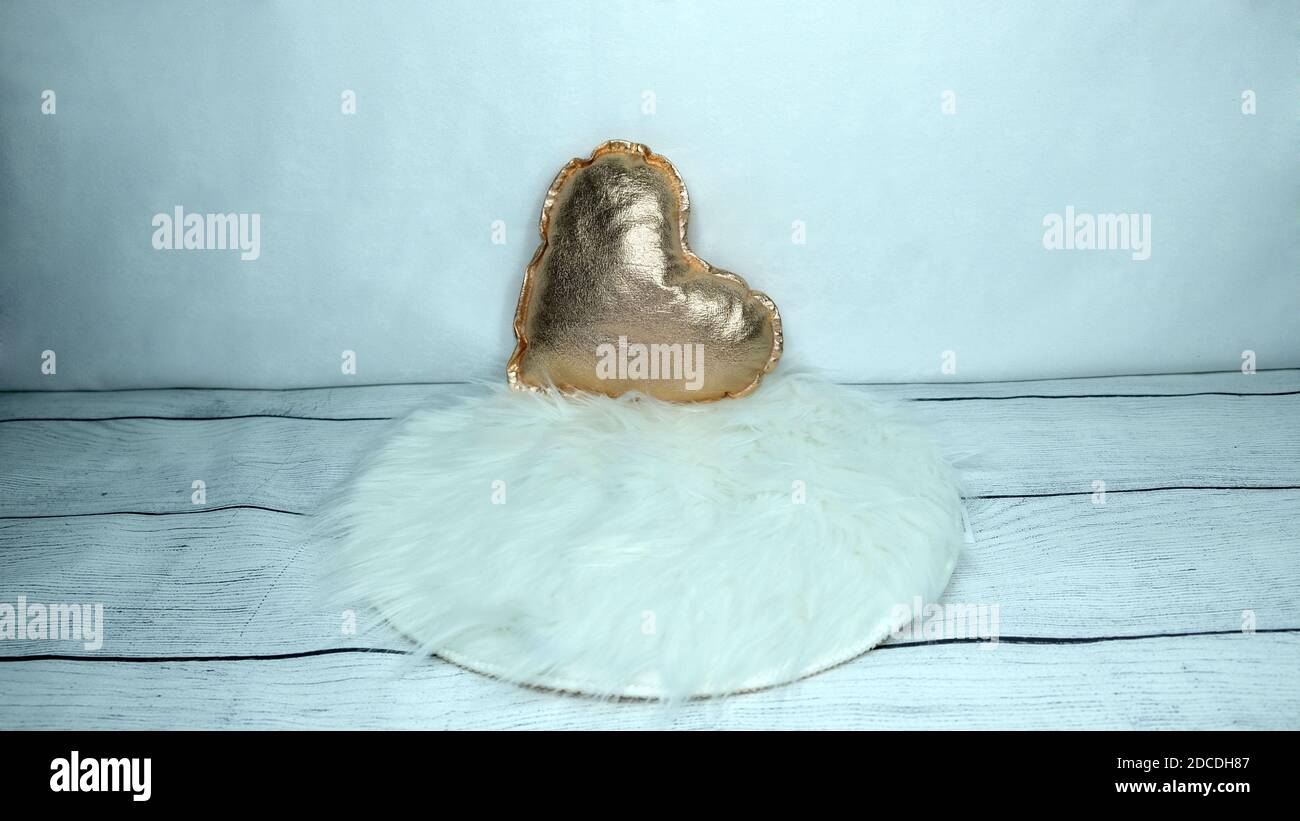 Fond blanc avec coeur doux Banque D'Images