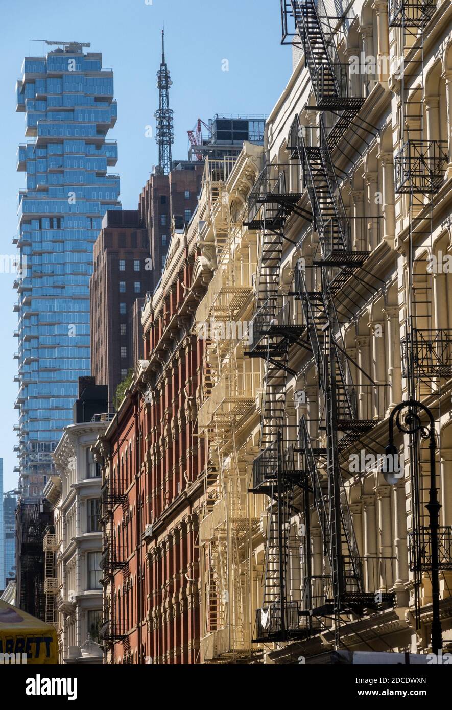 Façades de bâtiments sur Greene Street, quartier historique SoHo Cast Iron, New York Banque D'Images