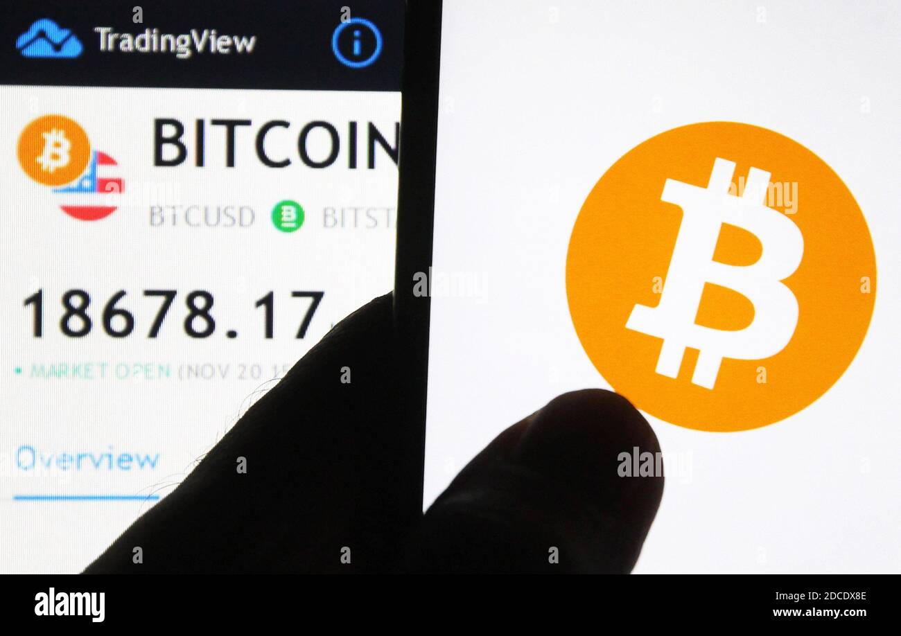 Dans cette illustration de photo, le logo de crypto-monnaie Bitcoin et le taux de change aux dollars US USD / BTC vu sur un téléphone et les écrans d'ordinateur. Banque D'Images Dans cette illustration de photo, le logo de crypto-monnaie Bitcoin et le taux de change aux dollars US USD / BTC vu sur un téléphone et les écrans d'ordinateur. Banque D'Images