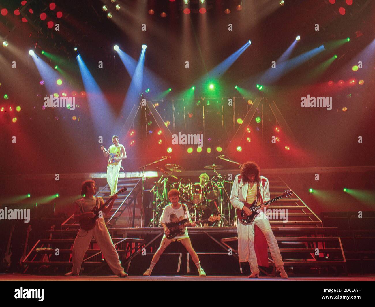 Le groupe de rock britannique Queen en concert à la Råsunda Stade de football, Stockholm, Suède 7 juin 1986 Banque D'Images