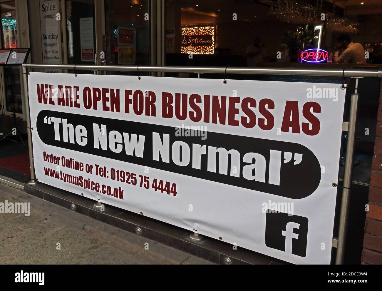 Curry House, The New Normal, Lymm Spice, Covid19, coronavirus Précautions, Cheshire, Angleterre, Royaume-Uni, ouvert pour les affaires comme la nouvelle norme Banque D'Images