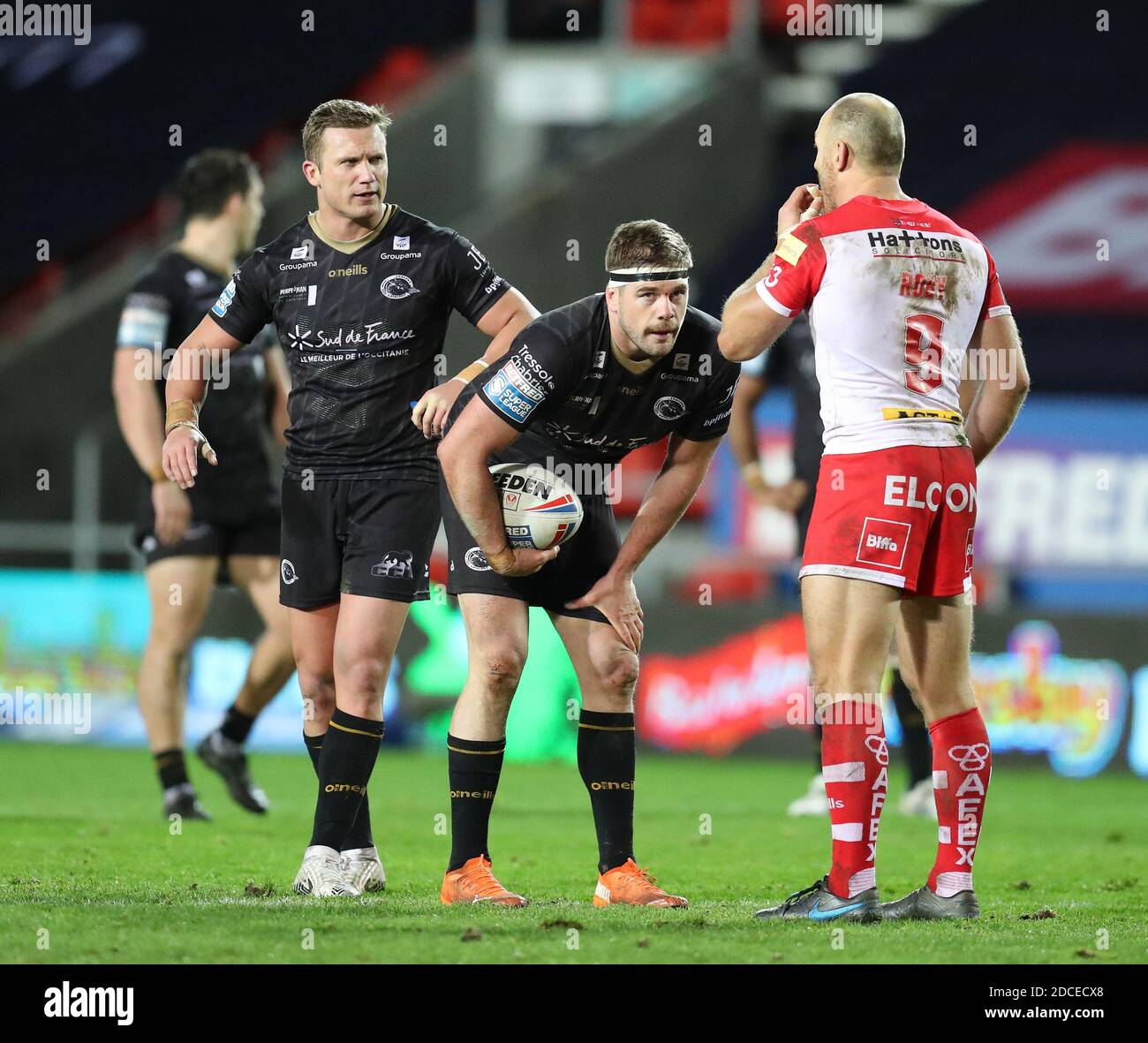 20 novembre 2020 ; Totally Wicked Stadium, Saint Helens, Merseyside, Angleterre ; Betfred Super League Playoff Rugby, Saint Helens Saints v Catalan Dragons ; Remi Casty of Catalan Dragons détient le ballon Credit: Action plus Sports Images/Alay Live News Banque D'Images