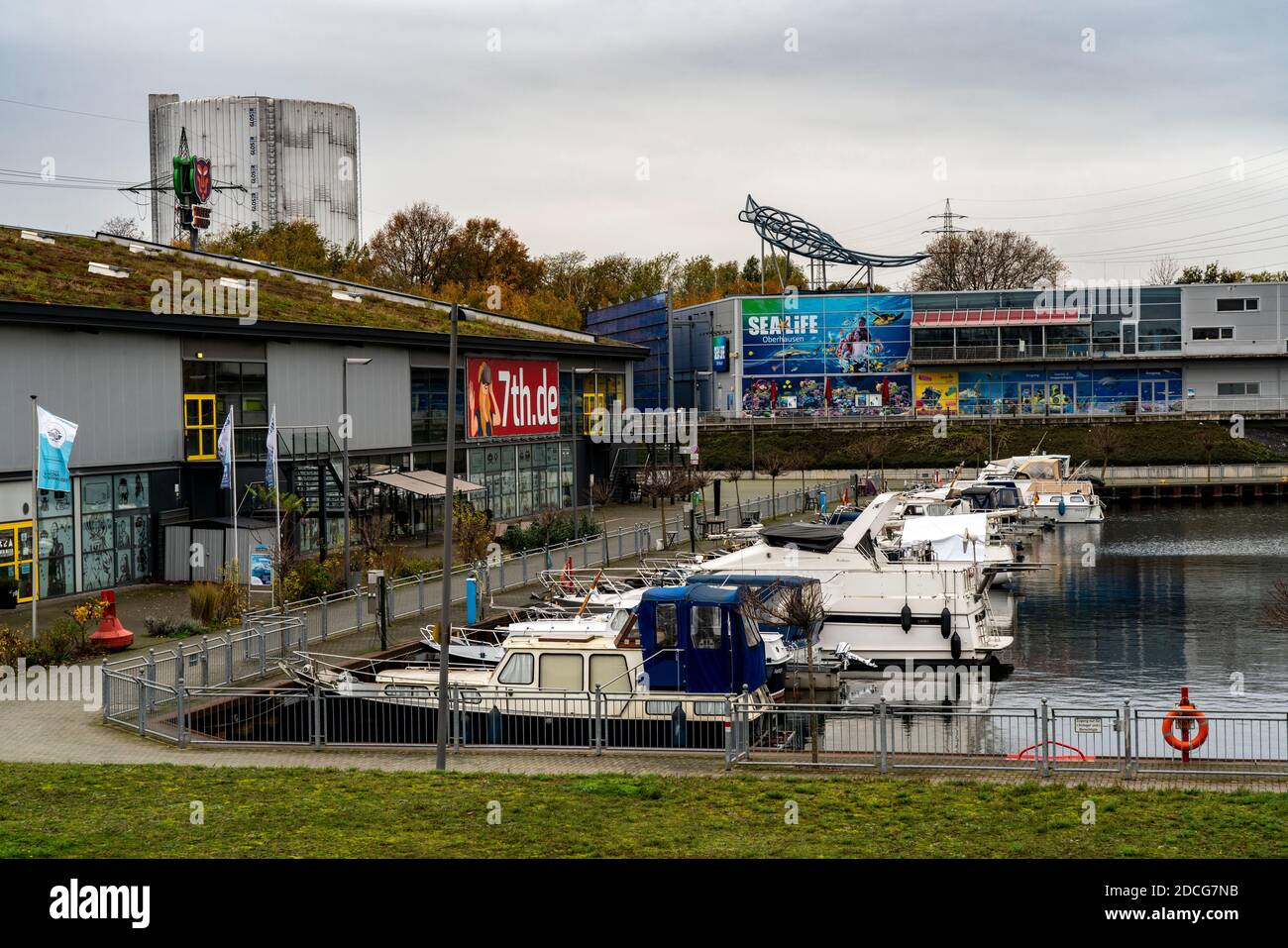 Port de plaisance sur le canal Rhin-Herne à Oberhausen, NRW, Allemagne, Banque D'Images