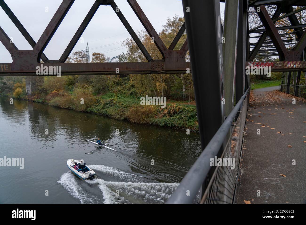 Le canal Rhin-Herne à Oberhausen, bateau à rames, formation, NRW, Allemagne, Banque D'Images