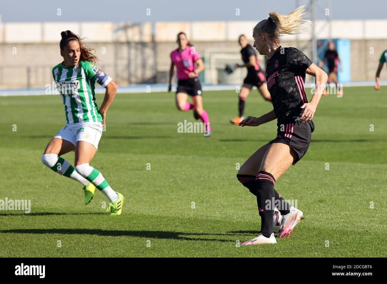 Séville, Espagne. 21 novembre 2020. Sofia Jakobsson du Real Madrid pendant le match Primera Iberdrola entre Real Betis et Real Madrid à Ciudad Deportiva Luis del sol à Séville, Espagne. Crédit: Jose Luis Contreras/DAX/ZUMA Wire/Alay Live News Banque D'Images