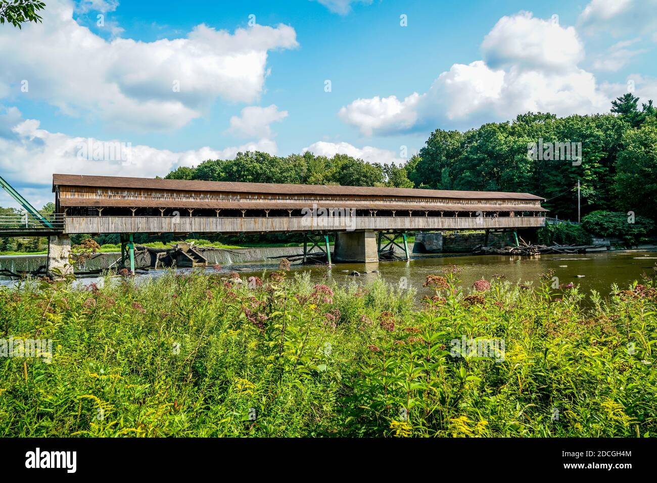 Le pont couvert Harpersfield dans le nord-est de l'Ohio a plus de 100 ans. Banque D'Images
