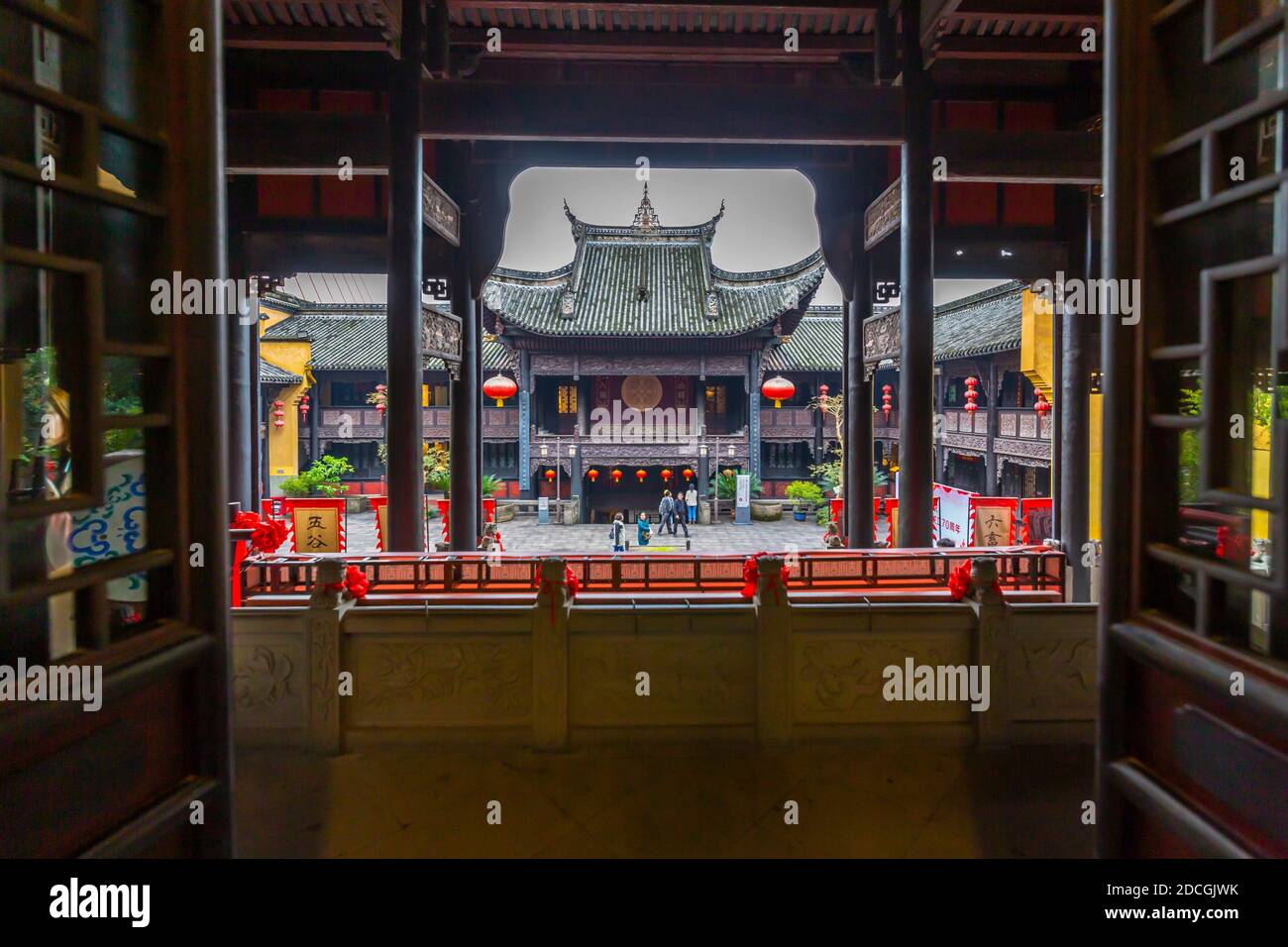 Vue sur le temple bouddhiste d'Arhat, district de Yuzhong, Chongqing, Chine, Asie Banque D'Images