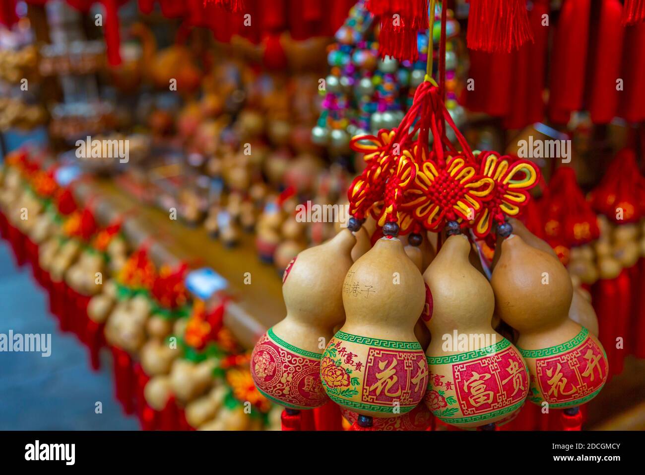 Souvenirs chinois à Kuanxiangzi Alley, Chengdu, province du Sichuan, République Populaire de Chine, Asie Banque D'Images