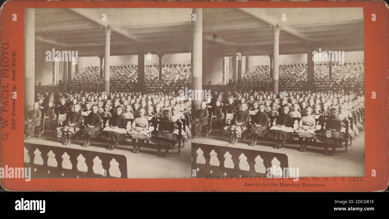Département primaire de l'école n° 14, New York. (Assemblée pour les exercices du matin.), Pach, G. W. (Gustavus W.) (1845-1904), New York (État), New York (N.Y.), Manhattan (New York, N.Y.), New York Banque D'Images