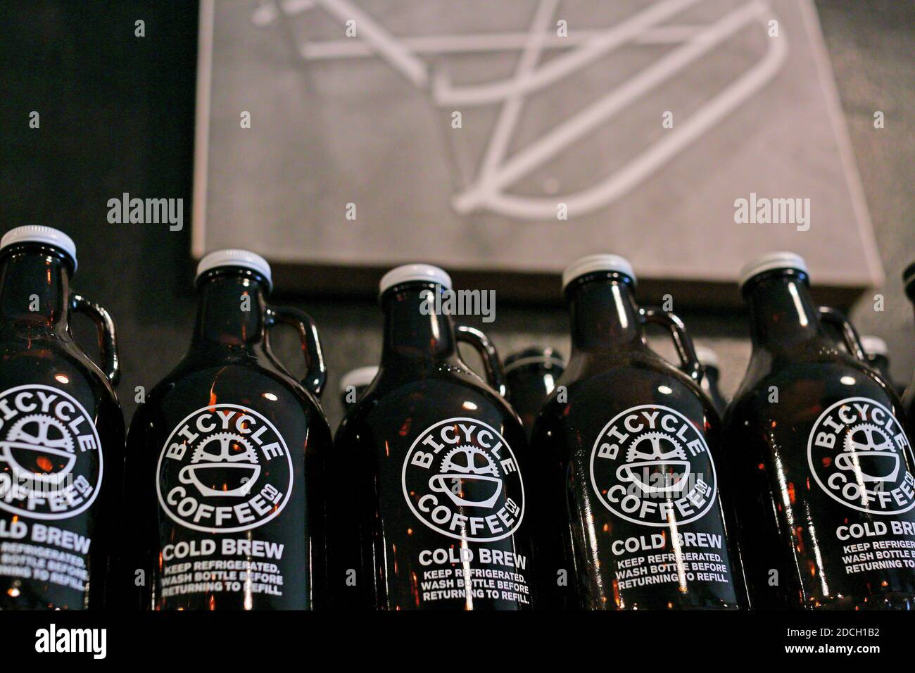 ÉTATS-UNIS / Californie / Oakland / Coffee style / bouteilles de café Cold Brew Banque D'Images