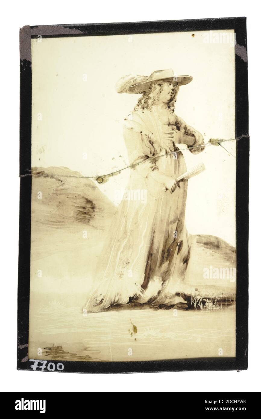 Volet de verre, Anonyme, c. 1648, verre, ruban, coloré, général: 15.1 x 9.9 x 0.2cm 151 x 99 x 2mm, femme, vitre rectangulaire avec une scène colorée d'une jeune femme avec un ventilateur. La femme est debout, tournée vers la droite dans un paysage. Elle porte une longue robe fermée et un chapeau avec une plume. Un ventilateur fermé dans sa main droite. Peint dans les tons gris et marron. Avec cadre en bande noire, 1970 Banque D'Images