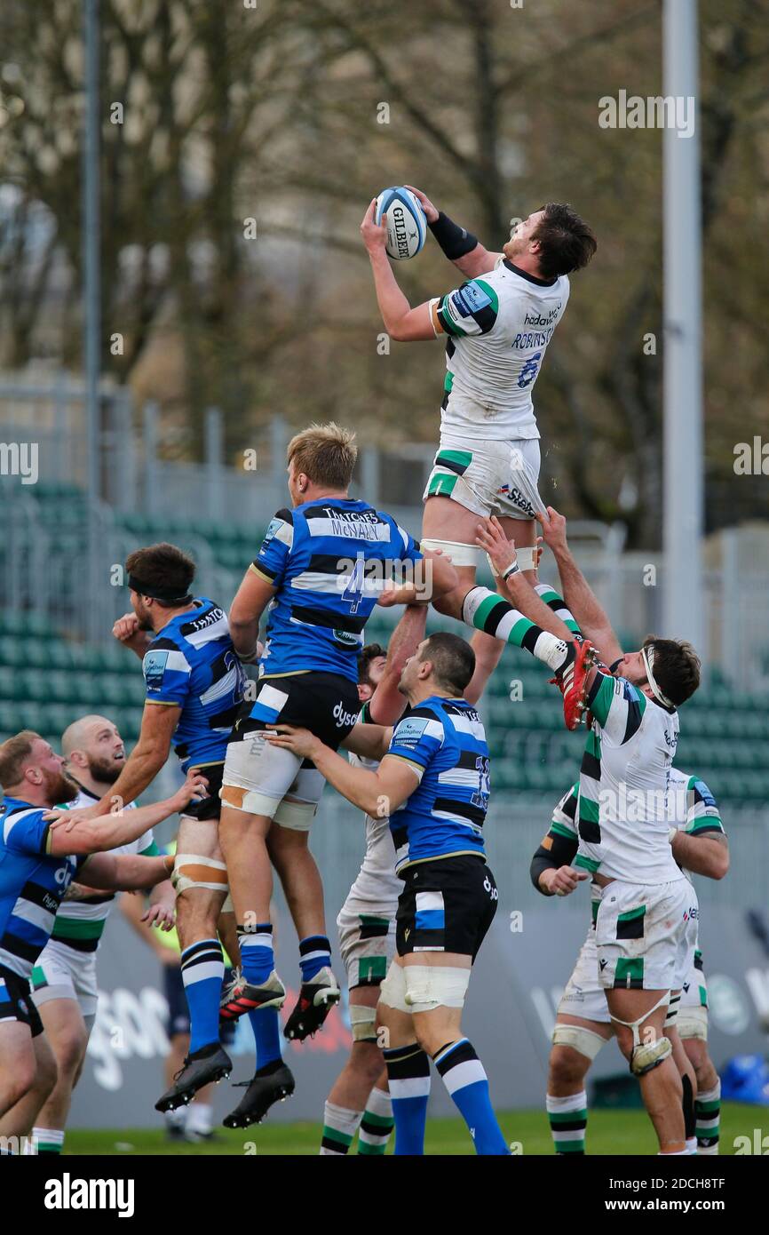 Bath, Royaume-Uni. 02 novembre 2020. BATH, ANGLETERRE. 22 NOVEMBRE Sean Robinson de Newcastle Falcons prend la ligne nette de balle lors du match Gallagher Premiership entre Bath Rugby et Newcastle Falcons au terrain de loisirs de Bath, le dimanche 22 novembre 2020. (Credit: Chris Lishman | MI News) Credit: MI News & Sport /Alay Live News Banque D'Images