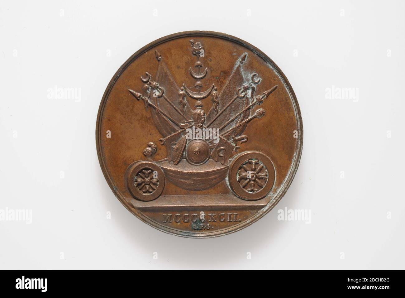 Médaille, Joannes Petrus Schouberg, 1835, médaille de bronze à la mascarade à l'anniversaire de l'Université de Leiden en 1835. Le sujet de la mascarade était le voyage de Ferdinand et Isabella en 1492. L'avant représente une voiture de victoire avec des bannières mauresques, des armes et des boucliers capturés, y compris MCCCCXCII. Au dos de l'inscription: DANS MEMORIAM FESTI CELEBB.D.NAT.ACAD.LVGD.BAT. MDCCCXXXV, et gravé au milieu: M.J. CALCOEN, général : 3.1 x 0,3cm, 31 x 3mm, poids : 13,9g Banque D'Images
