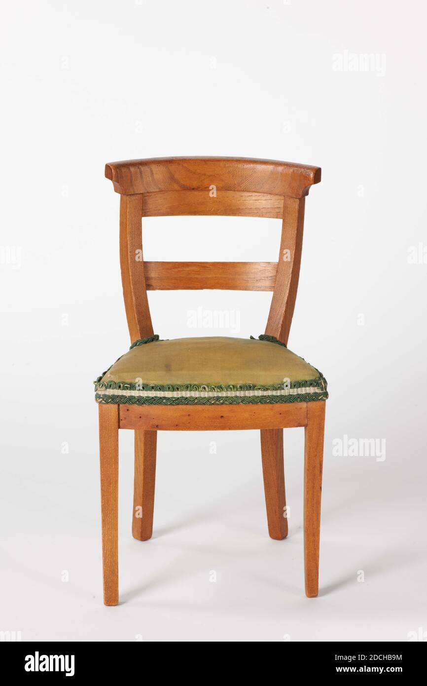 Anonyme, c. 1825, soie, bois d'orme, général: 36.5 x 20 x 18,6cm 365 x 200  x 186mm, chaise en bois d'orme miniature de style Biedermeier néerlandais.  La chaise est dotée d'un dossier