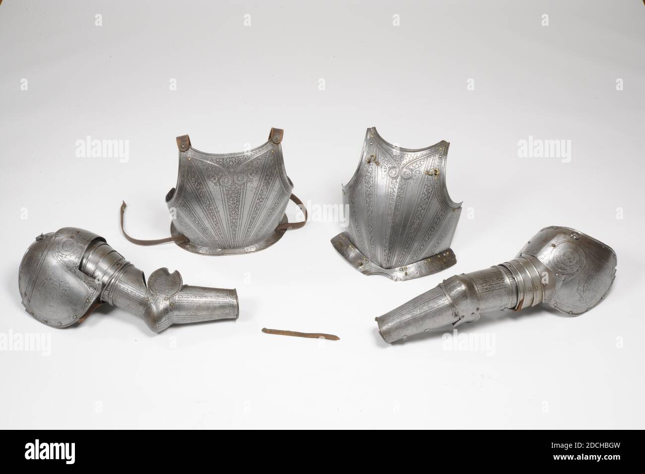Anonyme, poitrine et plaque arrière en acier et harnais à deux bras. Le tout dans le style Pompeo (après Pompeo della Chiesa / Cesa, de Pise ou de Milan), deuxième moitié du XVIe siècle Banque D'Images