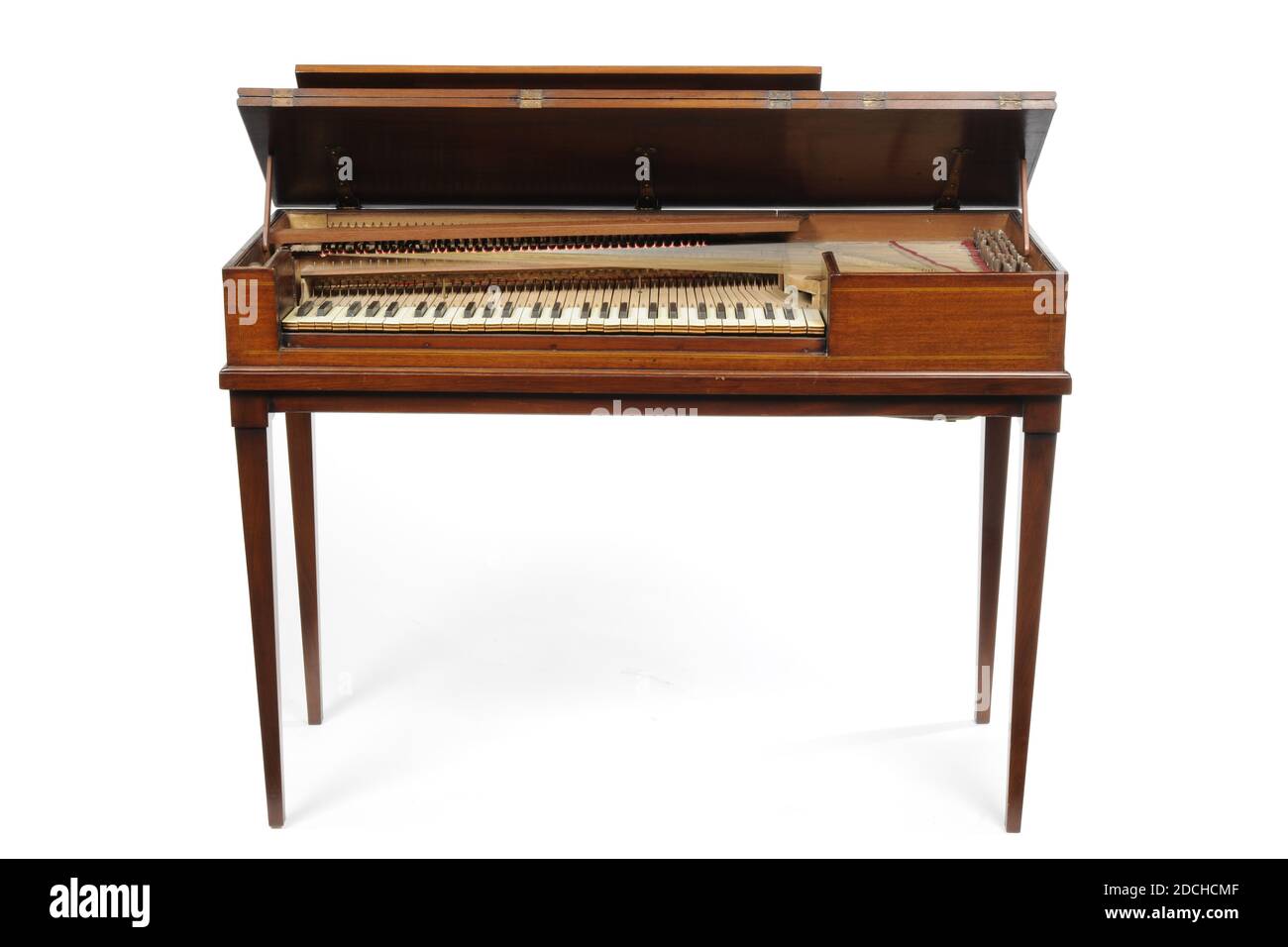 Piano, Anonyme, dernier quart du XVIIIe siècle, ivoire, métal, chêne,  acajou, feutre, collé, petit piano de table sur des jambes minces. Les  touches sont sous un rabat étroit et les cordes sont