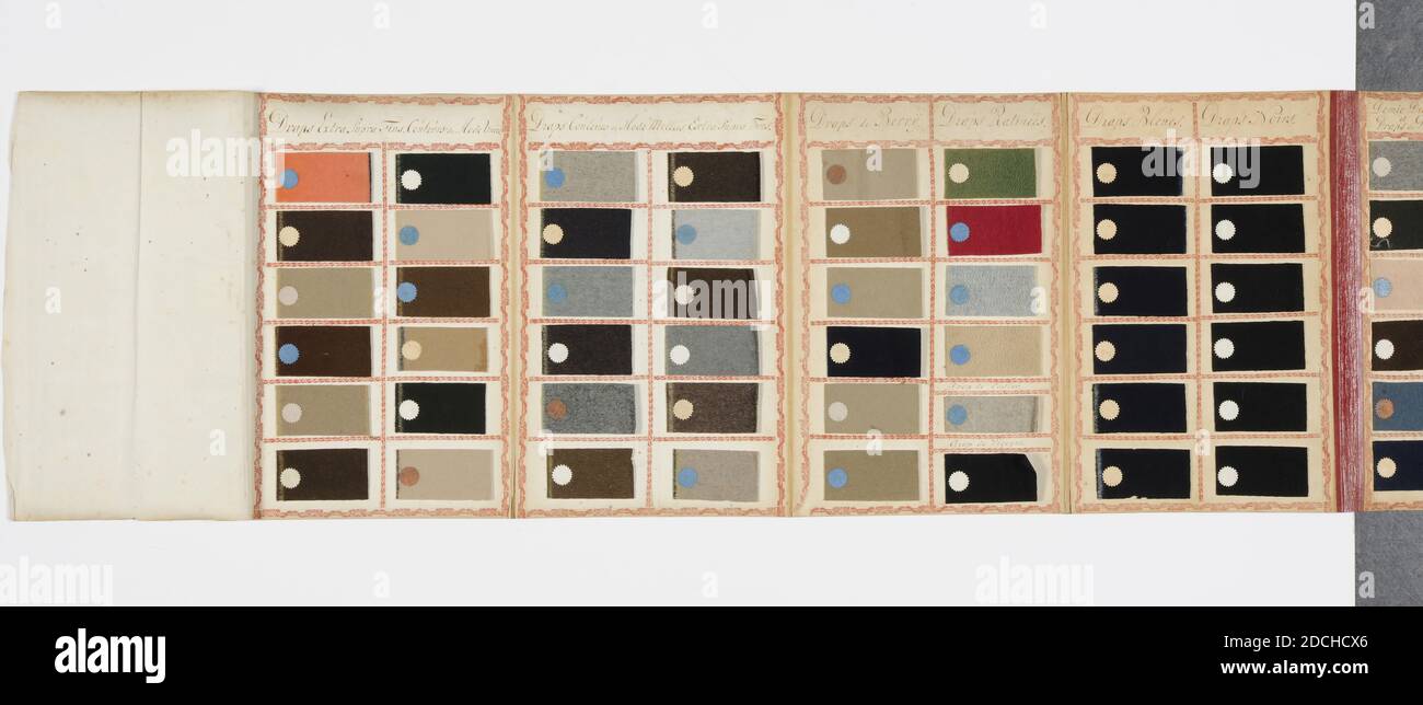 Livre d'échantillons, Anonyme, dernier quart du XVIIIe siècle, maroc, tissu, carton, encre, papier, portefeuille avec échantillons de tissu. Le portfolio contient une couverture en cuir rouge marocain imprimée avec des ECHANTILLONS DE LA FABRIQUE DE DRAPS A LEIDE. Le portefeuille se compose de huit volets avec différents échantillons de tissu, à gauche avec douze échantillons chacun et à droite avec dix-huit, douze et 22 échantillons chacun. Au-dessus des échantillons sont les inscriptions Draps Extra supra fins, couleurs de mode Unies, draps couleurs de mode Mellées, Extra supra fins, draps de Berrij, draps Ratinees, Drap de Castor, Drap de Vigone, draps bleus Banque D'Images