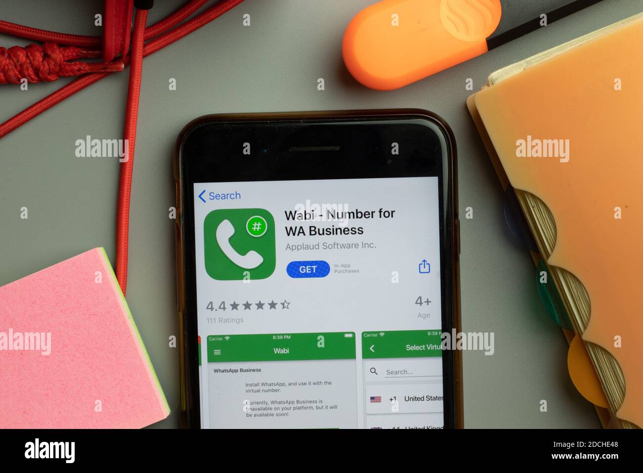 New York, États-Unis - 7 novembre 2020 : numéro WABI pour le logo de WA Business App Store sur l'écran du téléphone, éditorial. Banque D'Images