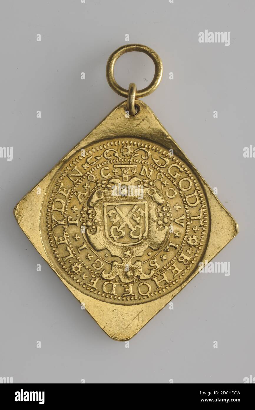 Médaille de Saint Benoît grande taille 9cm en métal