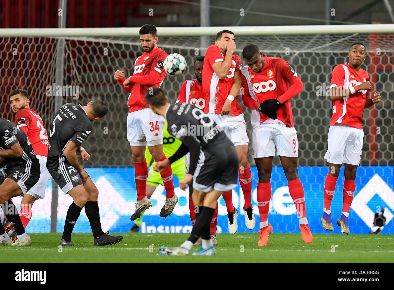 Le Stef Peeters d'Eupen marque un but lors d'un match de football entre Standard de Liège et KAS Eupen, le samedi 21 novembre 2020 à Liège, le jour 13 du Banque D'Images