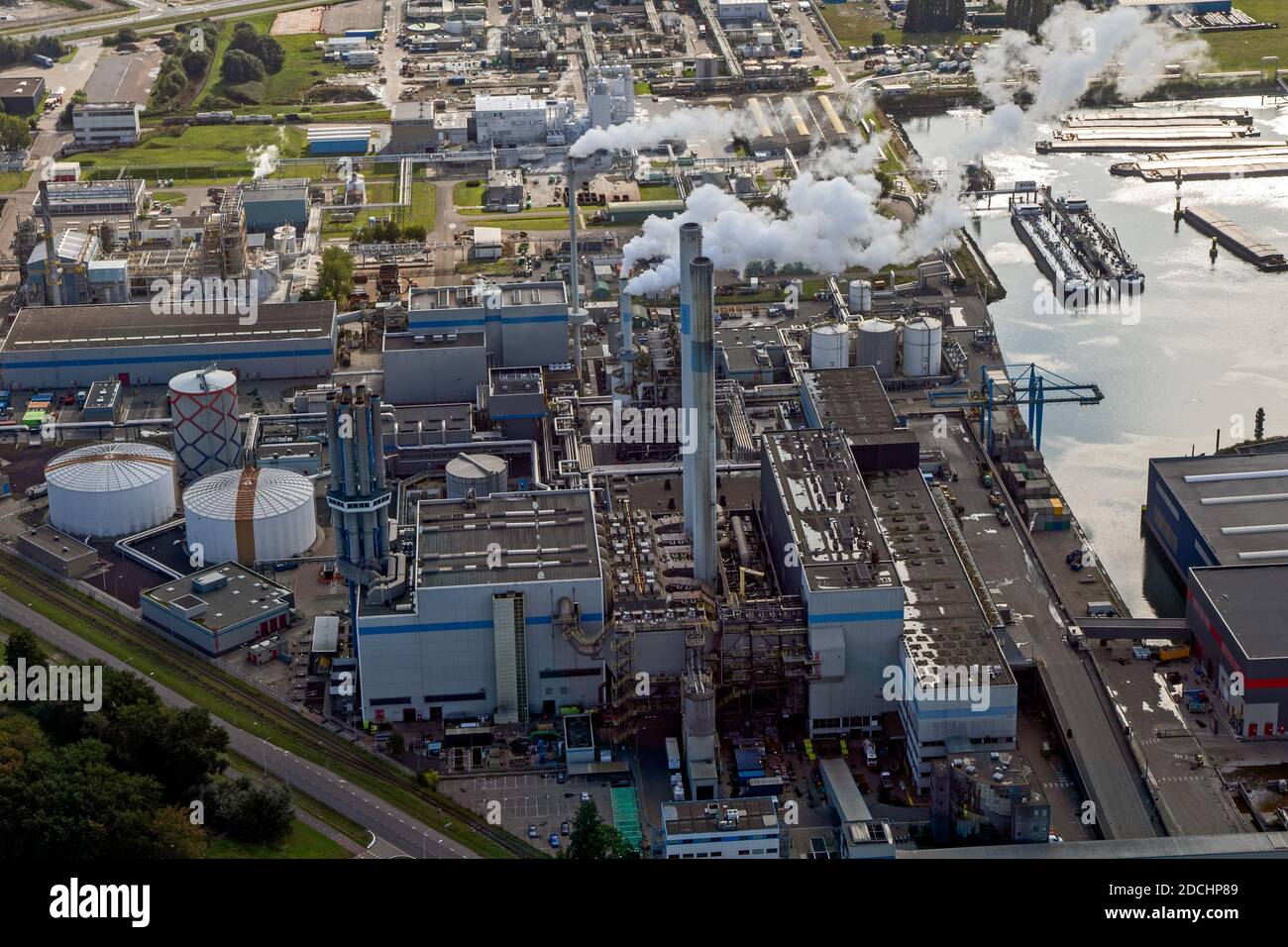 Usine de traitement des déchets dans le port de Rotterdam. Banque D'Images Usine de traitement des déchets dans le port de Rotterdam. Banque D'Images