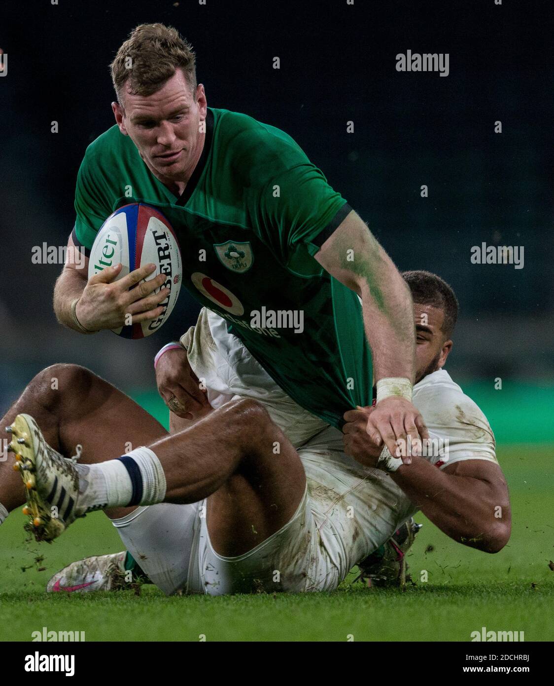 Londres, Angleterre, 21 novembre 2020, Rugby Union Autumn International Series, England Women v France Women, Twickenham, 2020, 21/11/2020 Chris Farrell d'Irlande et Ollie Lawrence d'Angleterre Credit:Paul Harding/Alamy Live News Banque D'Images