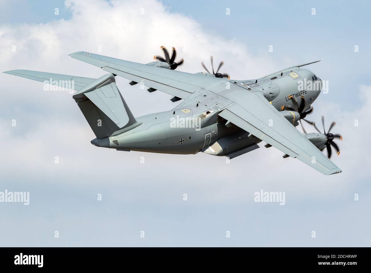 L'avion de transport militaire de la Luftwaffe Airbus A400M de la Force aérienne allemande débarque de la base aérienne de Wunstorf. Allemagne - 9 juin 2018 Banque D'Images