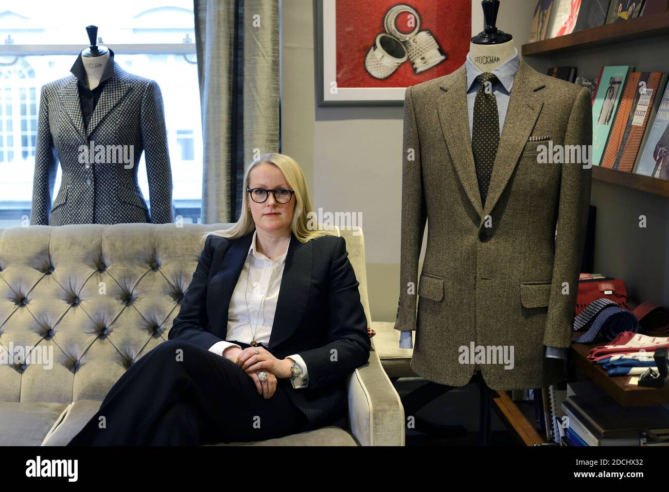 Royaume-Uni /Londres /Kathryn Sargent, première tailleur féminine de Savile  Row, a son nouveau magasin à Brook St, Mayfair, Londres Photo Stock - Alamy