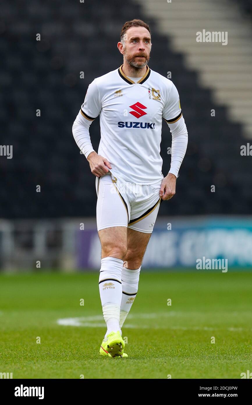 MILTON KEYNES, ANGLETERRE. 21 NOVEMBRE. Milton Keynes met Richard Keogh à l'honneur lors de la première moitié de la Sky Bet League un match entre MK Dons et Hull City au stade MK, Milton Keynes, le samedi 21 novembre 2020. (Credit: John Cripps | MI News) Credit: MI News & Sport /Alay Live News Banque D'Images