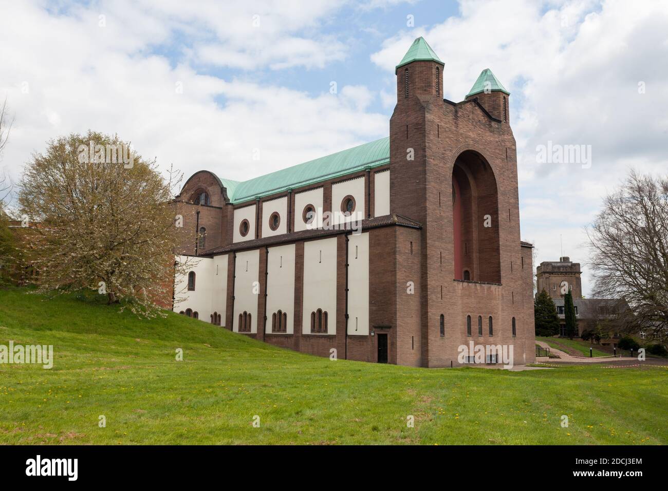 Vue extérieure de l'église du Collège de la résurrection, un collège théologique à Mirfield, West Yorkshire Banque D'Images