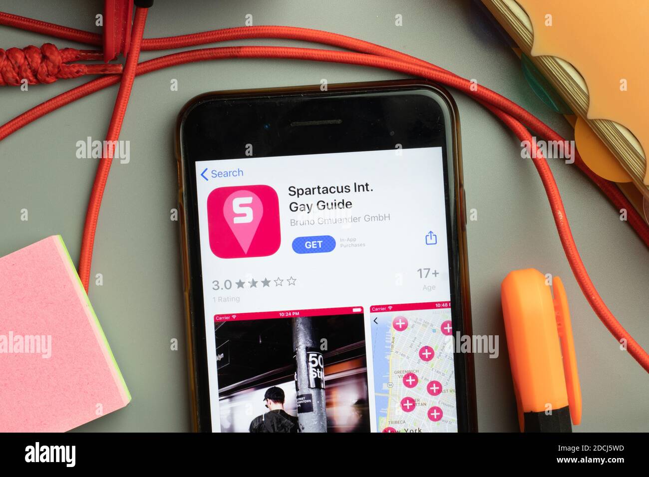 New York, États-Unis - 7 novembre 2020: Spartacus In gay Guide App Store logo sur l'écran du téléphone, illustratif Editorial. Banque D'Images