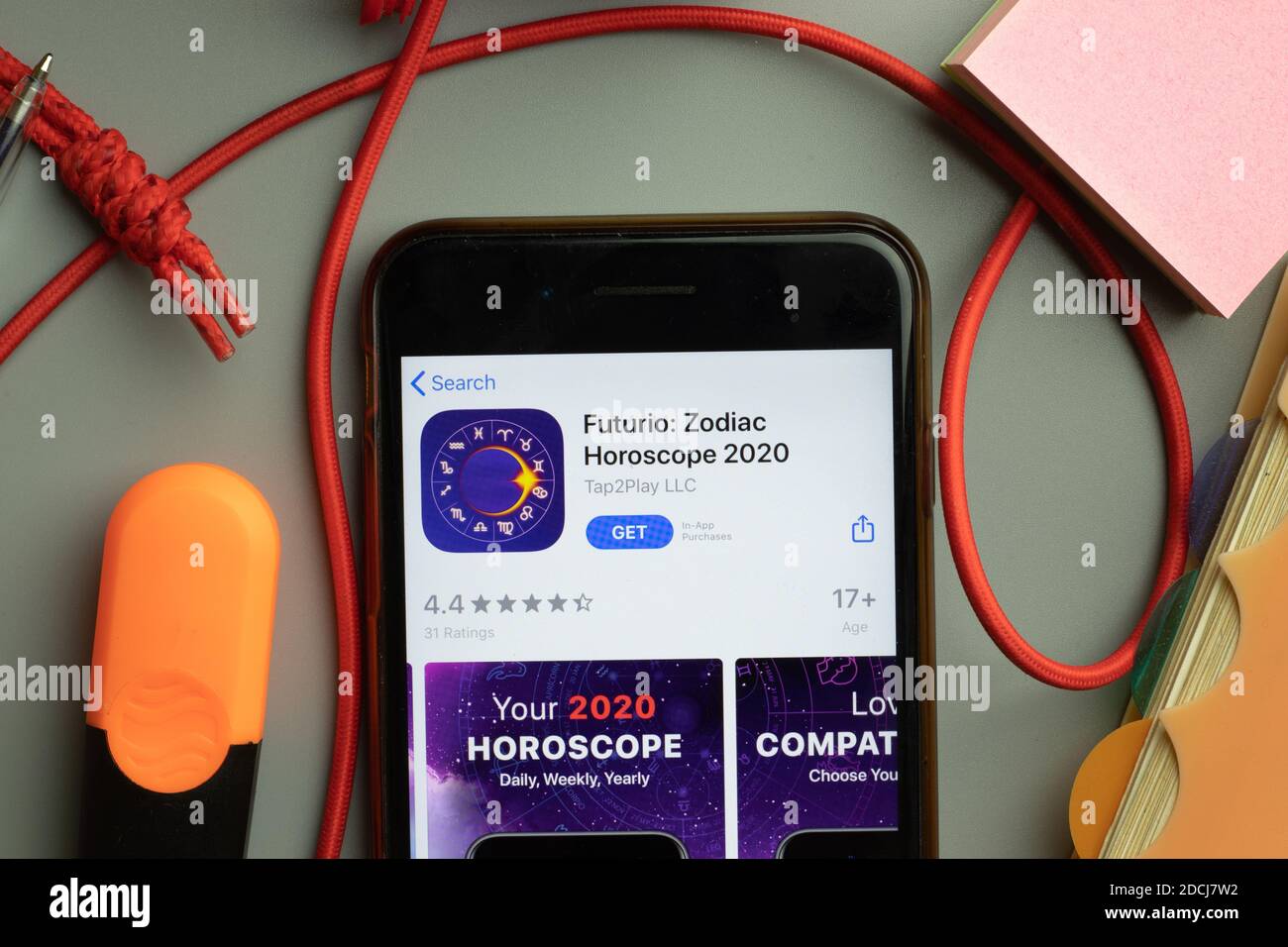 New York, États-Unis - 7 novembre 2020 : logo de la boutique d'applications Futurio Zodiac sur l'écran du téléphone, Editorial. Banque D'Images