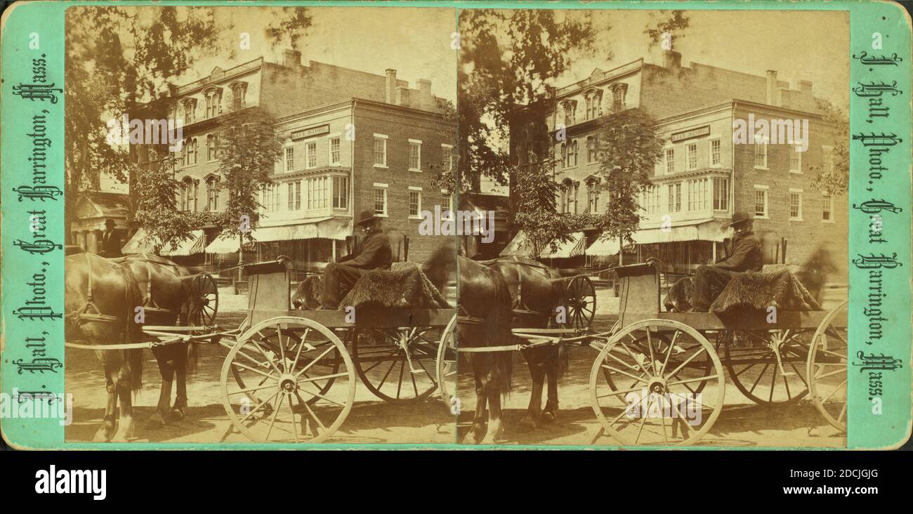 Homme dans un wagon sur une rue commerciale à Great Barrington., image fixe, stéréographes, 1850 - 1930, Hall, J. (Julius) (b. 1844 Banque D'Images