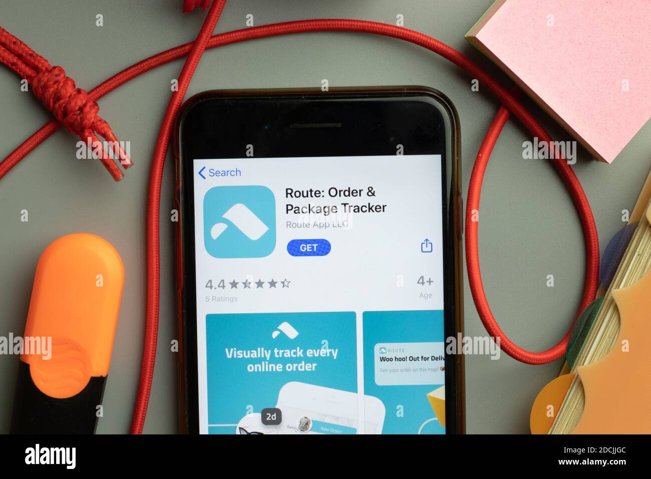 New York, États-Unis - 7 novembre 2020 : logo de l'application de suivi de colis de commande de route sur l'écran du téléphone, Editorial. Banque D'Images