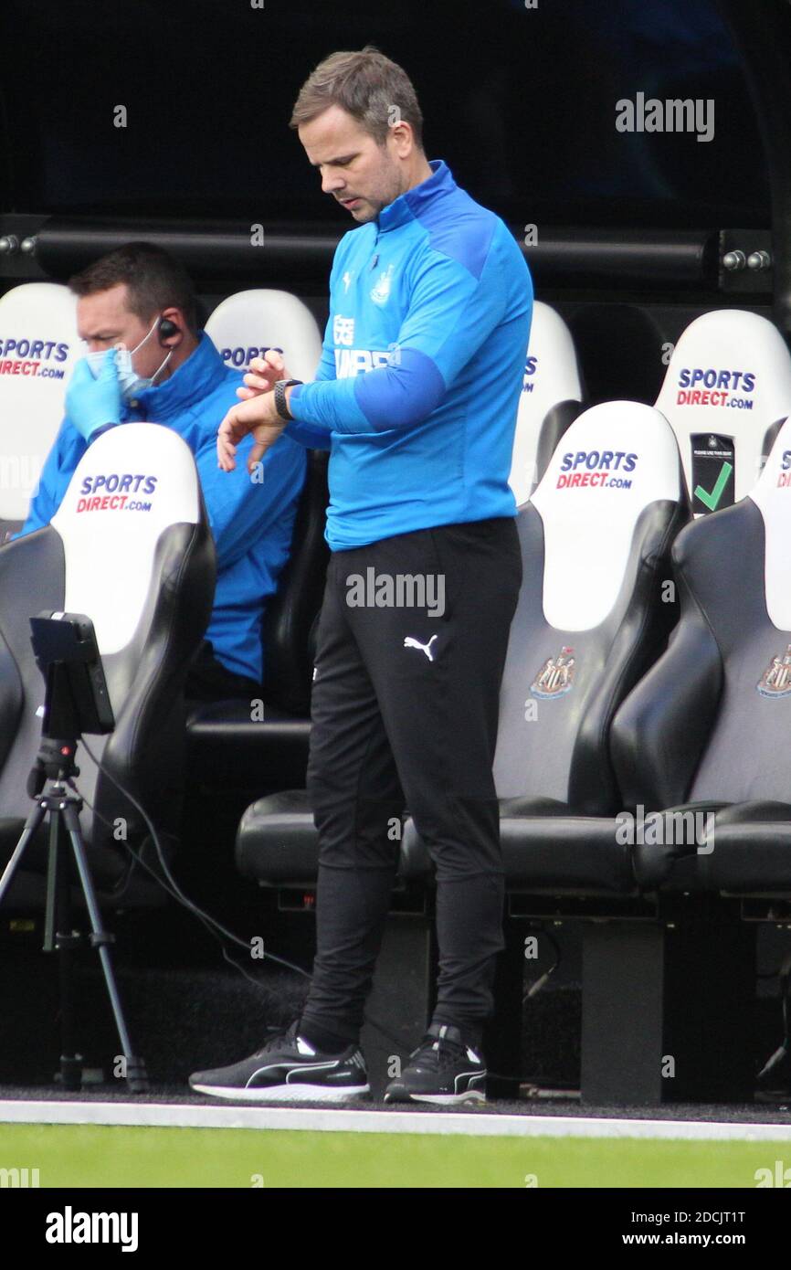 NEWCASTLE UPON TYNE, ANGLETERRE - NOVEMBRE 21 : Stephen Clemence, entraîneur adjoint de Newcastle lors du match de la Premier League entre Newcastle United et Chelsea au St. James Park le 21 novembre 2020 à Newcastle upon Tyne, Royaume-Uni. Les stades sportifs du Royaume-Uni restent soumis à des restrictions strictes en raison de la pandémie du coronavirus, car les lois de distanciation sociale du gouvernement interdisent aux fans à l'intérieur des lieux, ce qui entraîne des matchs à huis clos. (Photo par MB Media) Banque D'Images